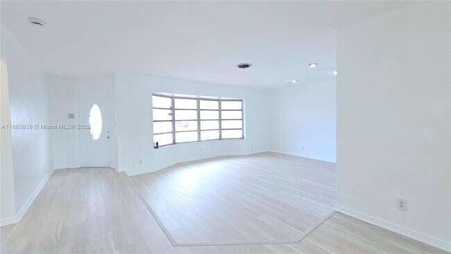 Foto del edificio - 5300 SW 7th Ct