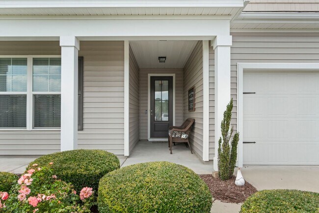 Building Photo - Available Now! Four bedroom, two bath home is Tuscany. Pet friendly!