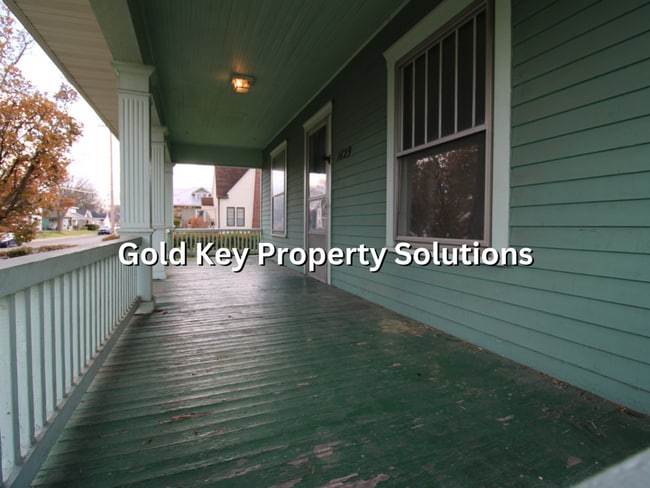 Building Photo - COMING SOON!! Huge 2 BR 1 BA with Garage and Covered Porch (NO SECTION 8)