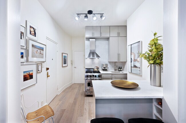 Foto del edificio - 354 W 12th St