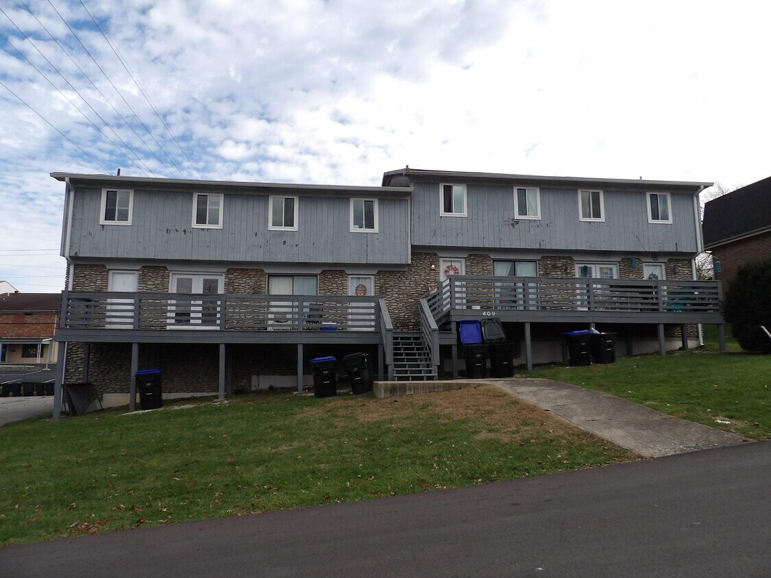 Primary Photo - 409 Ridgewood Ln