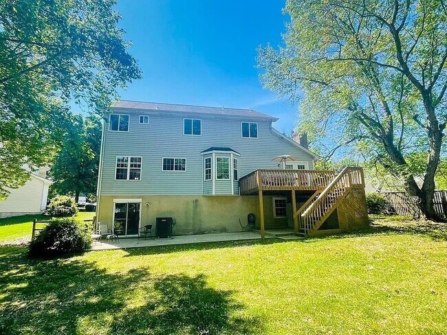 Foto del edificio - 10384 Chamberlin Ct E