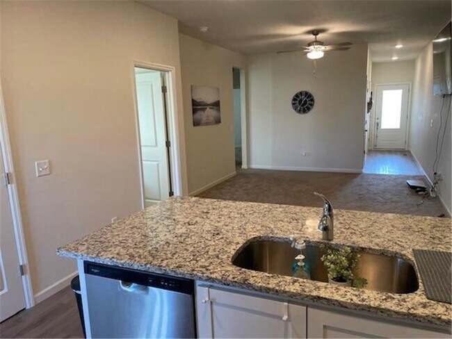 Foto del edificio - 39873 Fallbrook Ave