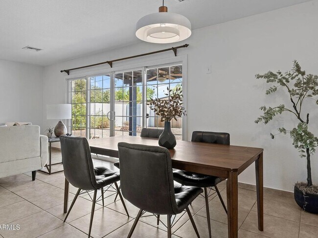 Foto del edificio - Charming 3BR House in Midtown