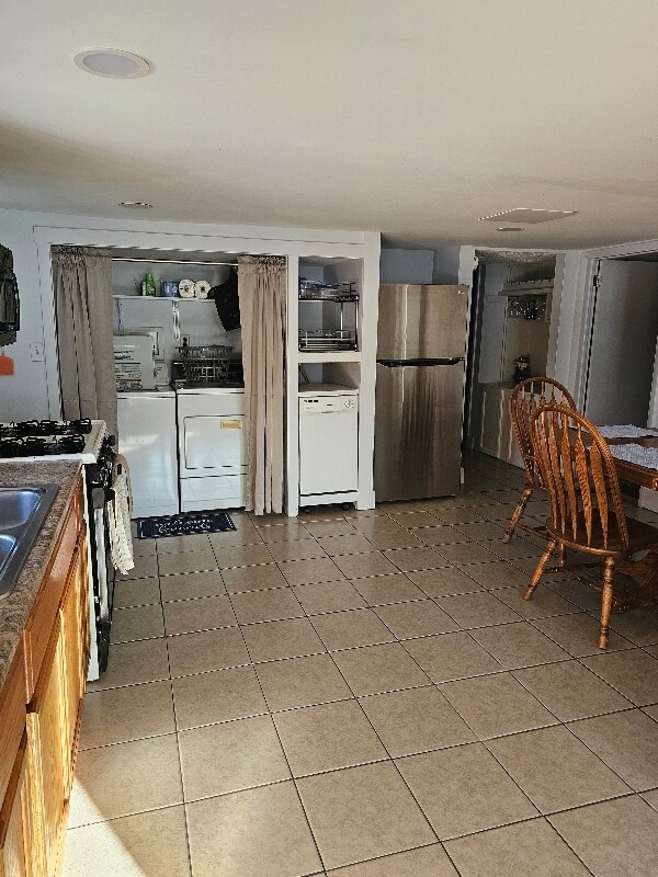 Foto del edificio - 5607 Cir Dr E