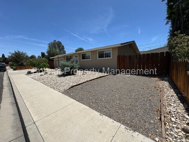 Foto del edificio - 3 Bed, 2 Bath, Home Located in Gardnerville