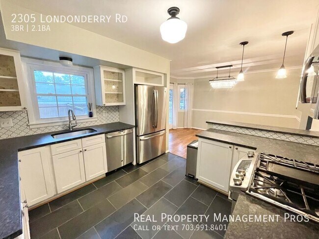 Building Photo - Rarely available SFH in Stratford Landing!...