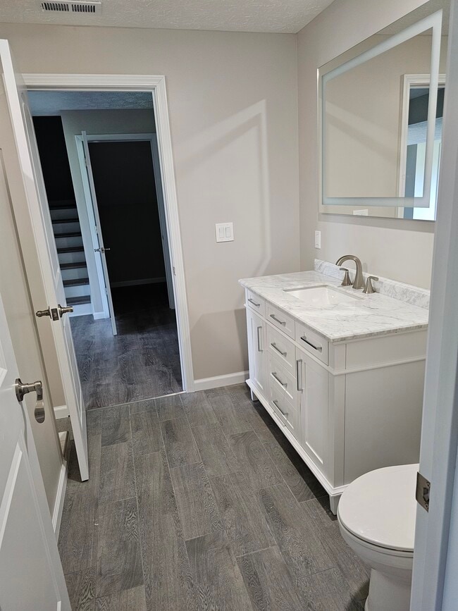 Building Photo - 2706 Bent Grass Dr