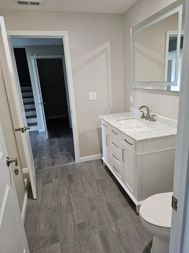 Foto del edificio - 2706 Bent Grass Dr