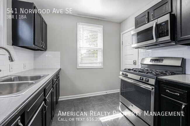 Building Photo - 541 Norwood Ave SE