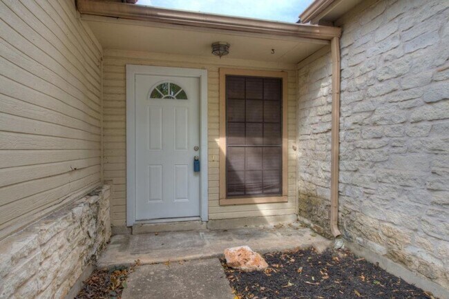 Foto del edificio - 1710 Woodwind Ln