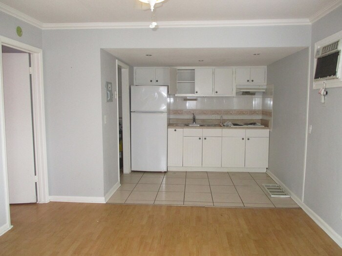 Foto principal - 5123 Curry Ford Rd