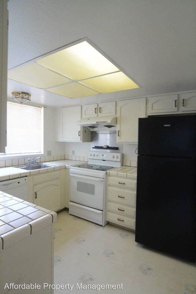 Building Photo - 3 br, 2.5 bath House - 40630 High Street