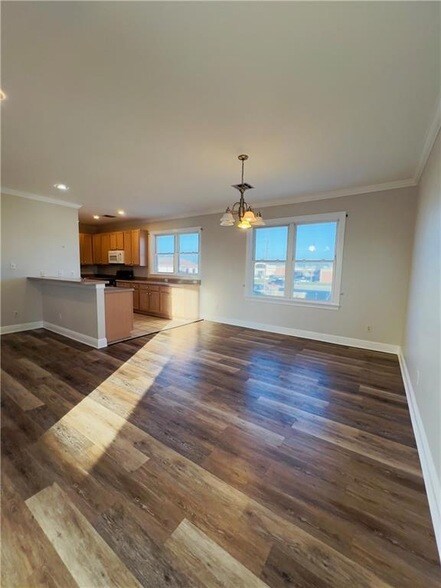 Foto del edificio - 5007 Towering Oaks Ave