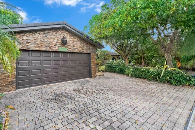 Building Photo - 15830 SW 139th Ave