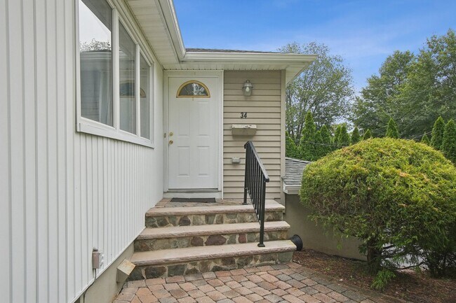 Foto del edificio - 34 Lewis Dr