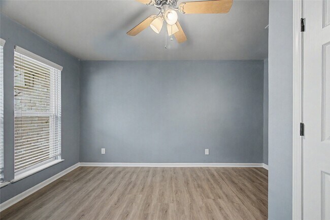 Foto del edificio - 6343 Maple Hill Dr