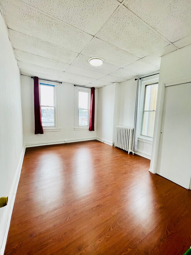 bedroom - 1418 Wolf St