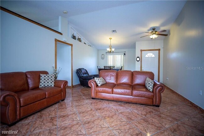 Foto del edificio - 4 br, 2 bath House - 3970 Santa Barbara Rd