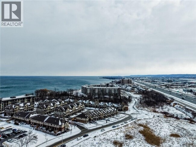 Building Photo - 461 Green Rd