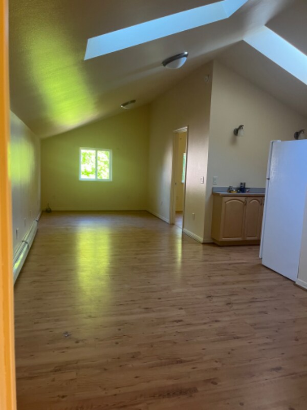 Primary Photo - 332 B Maple Ave