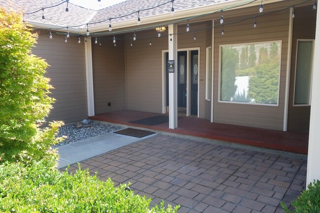 Building Photo - 466 Lower Daniels Dr