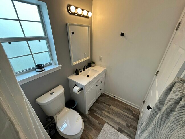 Foto del edificio - 6303 Causeway Rd