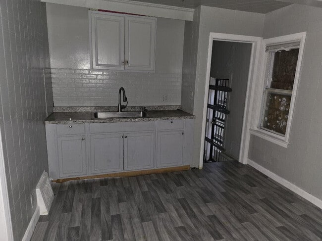 Foto del edificio - 9120 Winthrop St