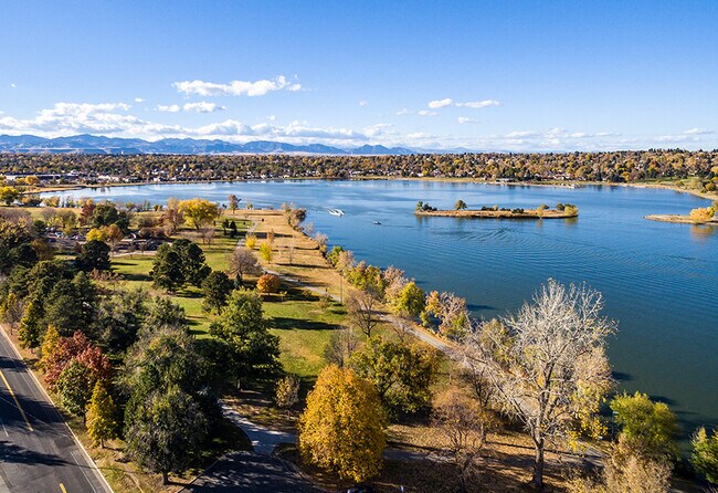 Lago Sloans - 1920 Hooker St