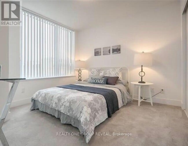 Building Photo - 1215 Bayly St