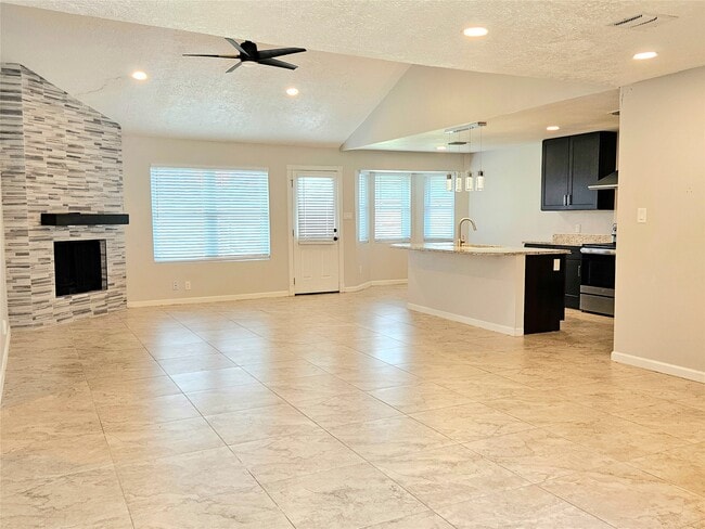 Building Photo - 327 Gentilly Dr