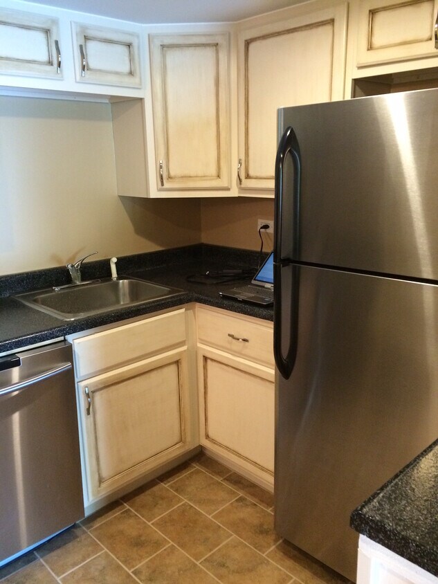 91 Edison Ct Unit C, Fox Lake, IL 60020 Condo for Rent in Fox Lake