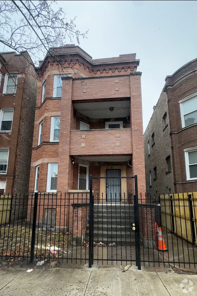 Building Photo - 6924 S Green St
