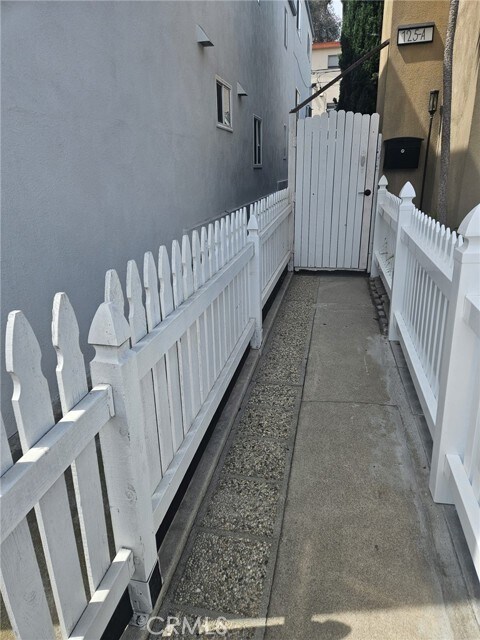 Foto del edificio - 125 Bennett Ave