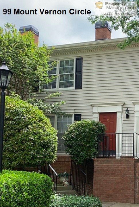 Foto principal - Charming townhome is gated community!