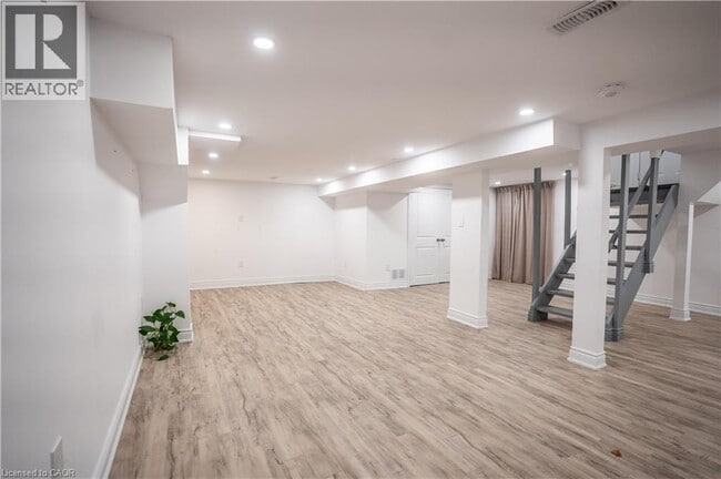 Building Photo - 23 Thorley Dr