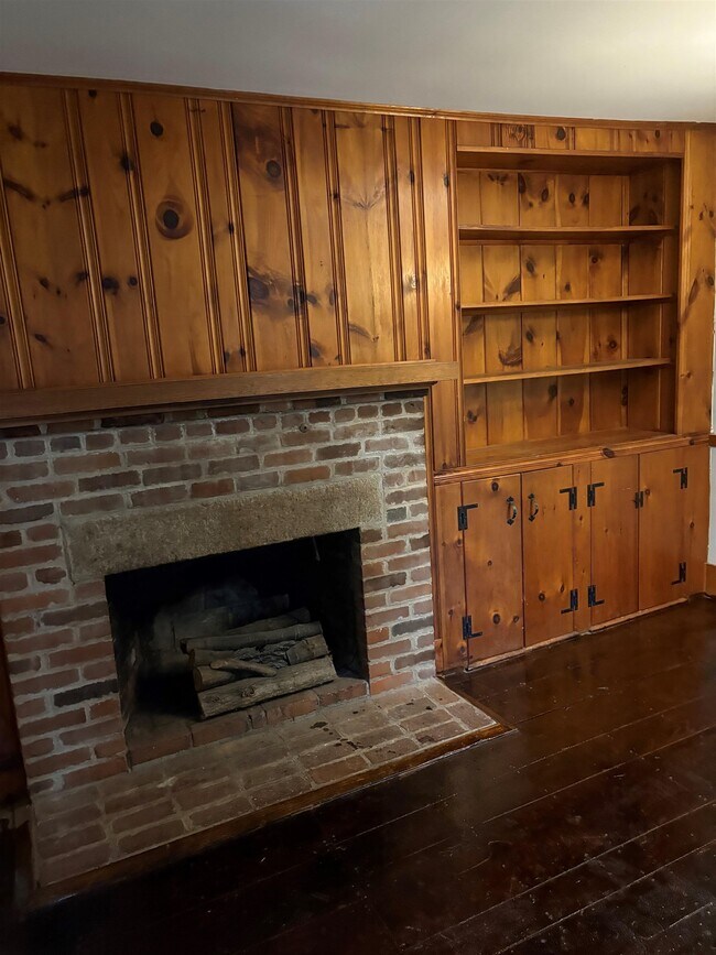 Building Photo - 50 Elm St