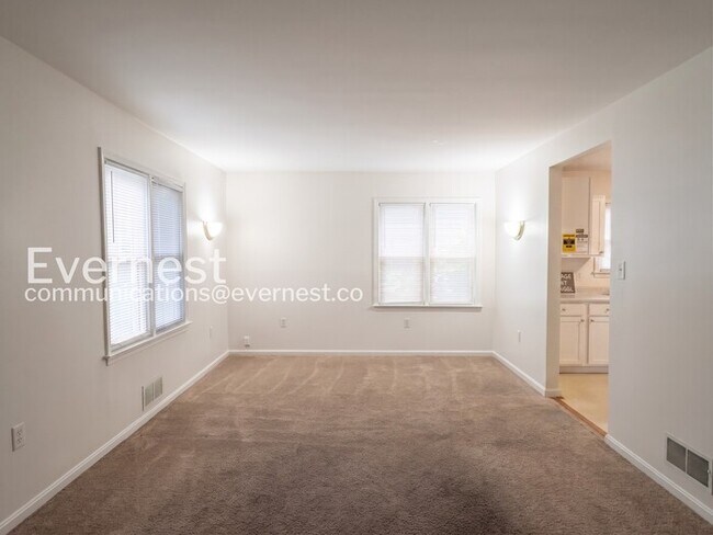 Foto del edificio - 5427 Varnum St