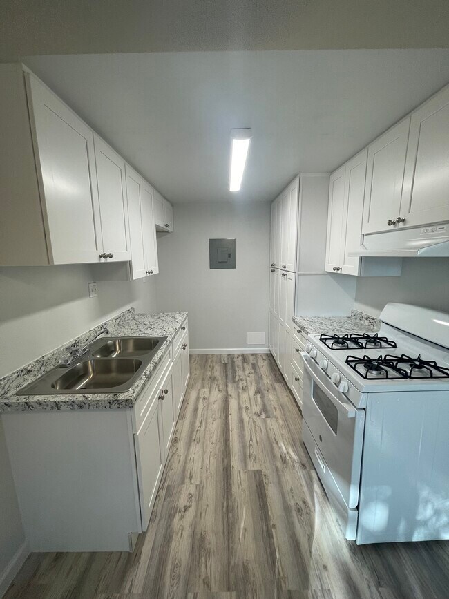 Foto del edificio - 1124 W Lombard Pl