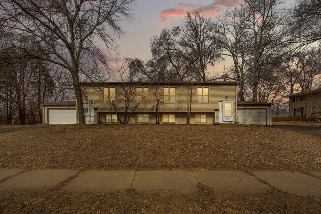 Foto del edificio - 3828 W 108th St