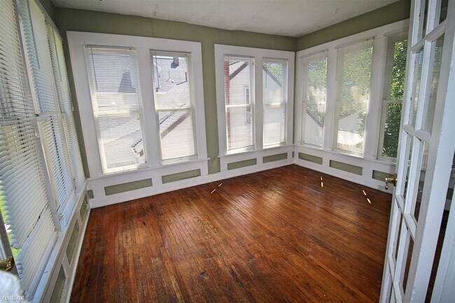 Building Photo - 2599 Glen Echo Dr