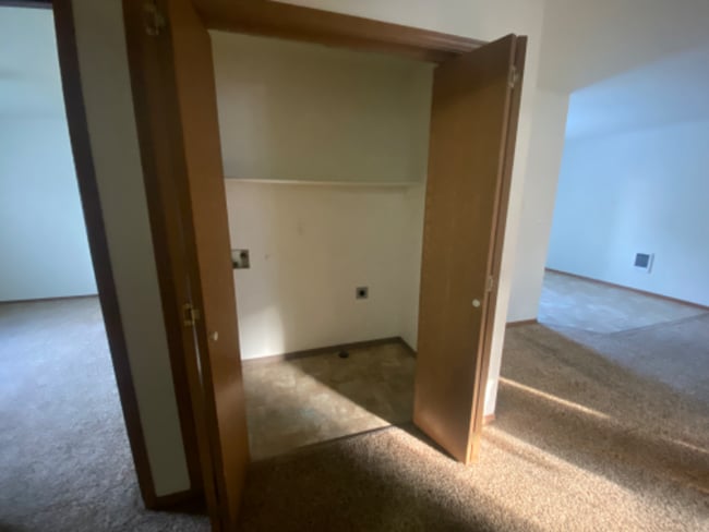 Building Photo - 7500 Westbrook Ct