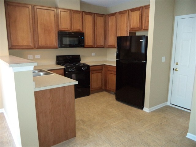 Foto del edificio - 2422 Claremont Ln