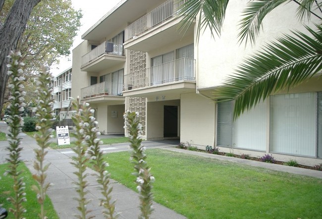 Building Photo - Central Apartments