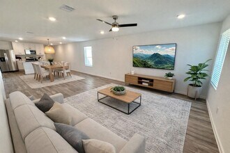 Building Photo - 40821 Hawthorne Glades St