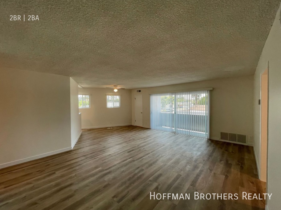 Foto principal - 6041 Whitsett Ave