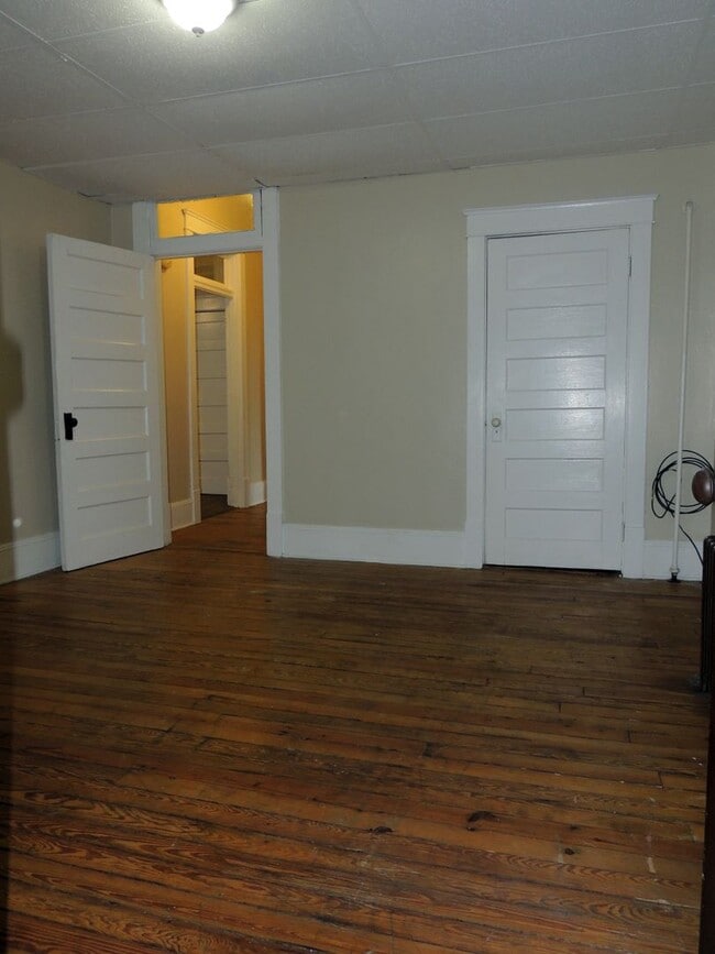 Photo - Come set up home in this one bedroom apartment that is close to shopping, walking trails, medical...