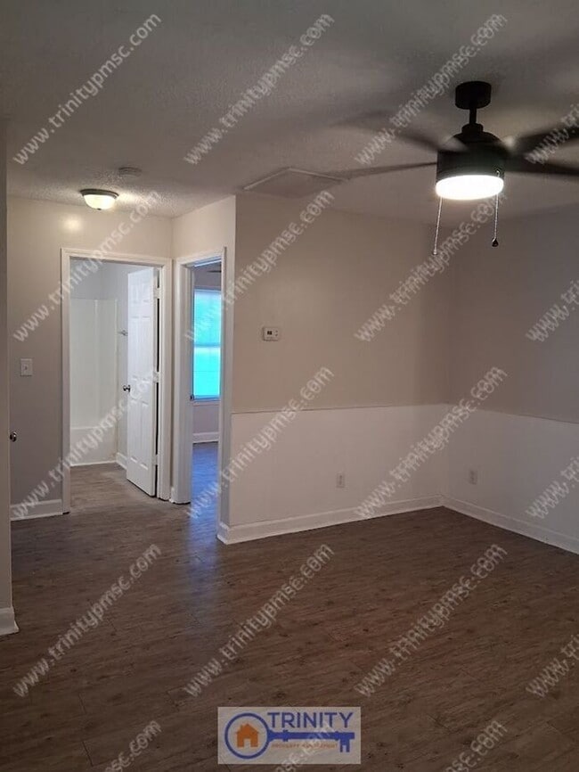 Building Photo - NEWLY UPDATED!! Ready and waiting for you!
