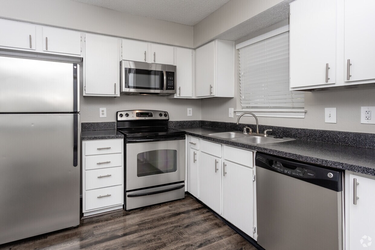 Bellevue Spring Creek 2401 W Spring Creek Pky Plano, TX Apartments