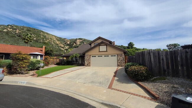 Building Photo - Amazing 4 Bedroom Home with Pool across from Cowls Mt